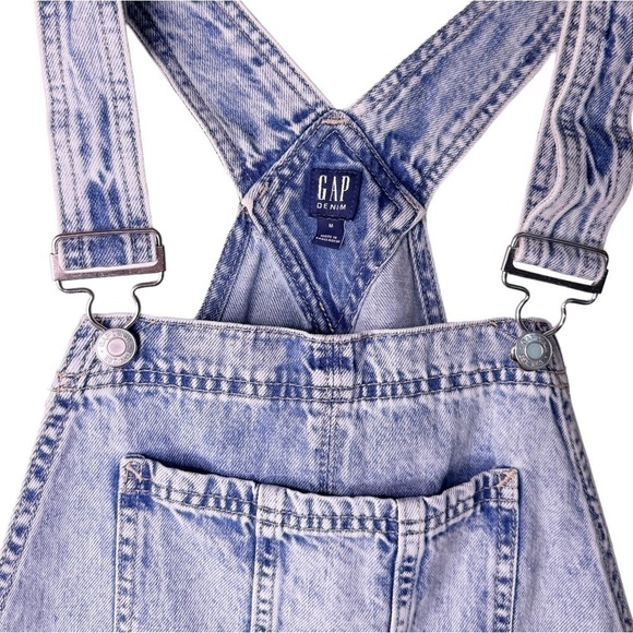 GAP NWT Denim Distressed Shortalls Overalls Size Medium in Light Cancun Blue - Picture 4 of 15